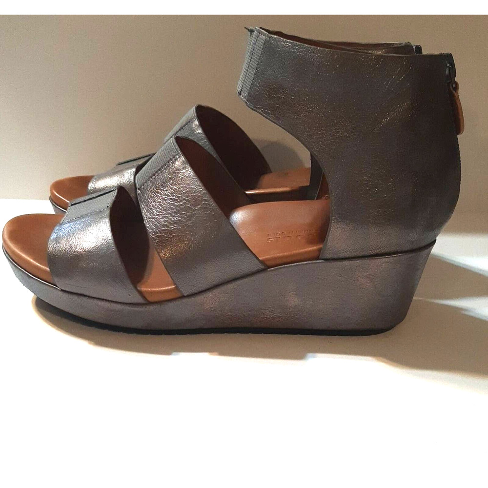 GENTLE SOULS by Kenneth Cole Sz 9 M Milena Leather Wedge Sandals silver Gray